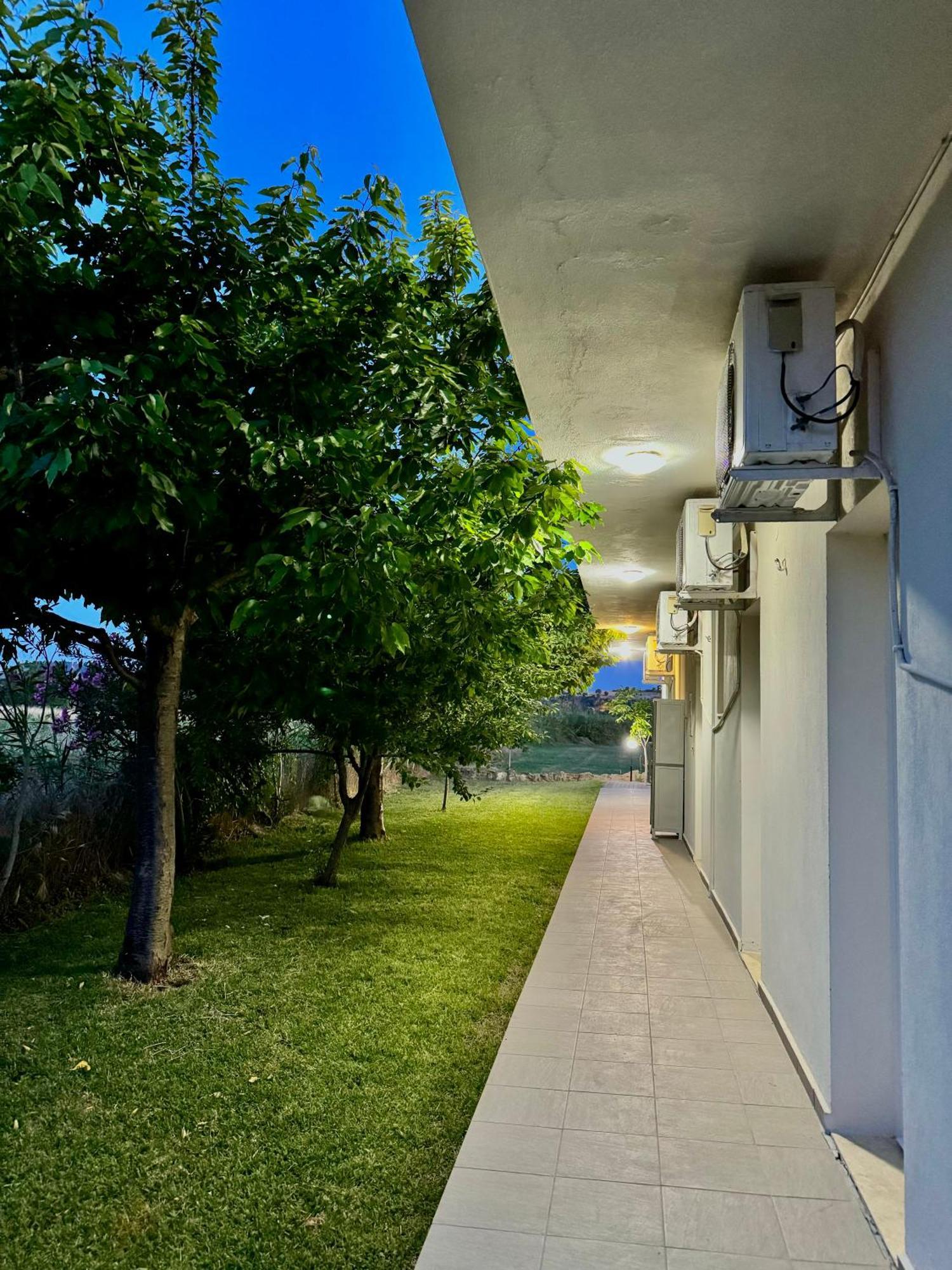 Hotel Dafnes House Fourka Exterior foto