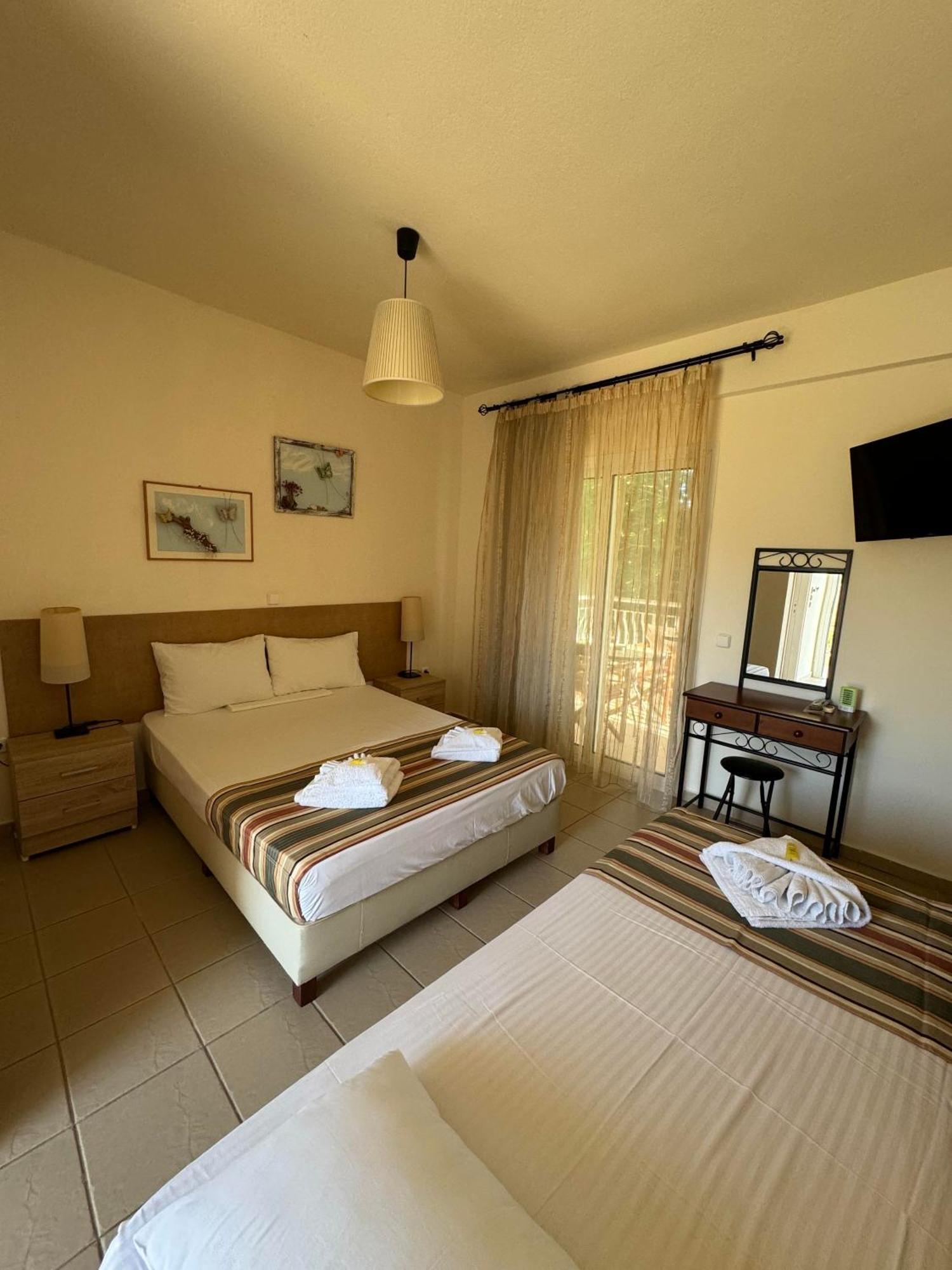 Hotel Dafnes House Fourka Exterior foto